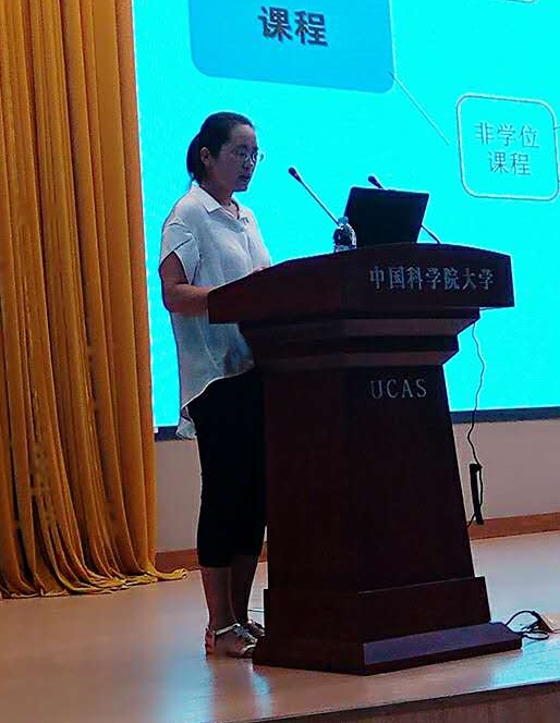 图6 教学秘书王翠翠老师介绍教学相关规定